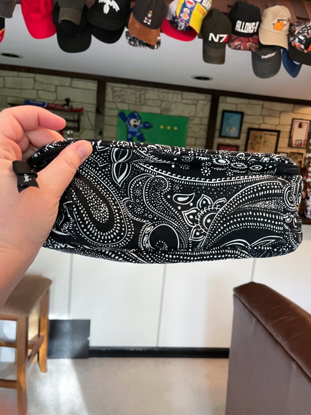 Vera Bradley Blush & Brush Makeup Case - Stellar Paisley - Black and White, GUC - Picture 2 of 7
